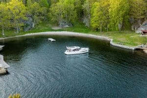 The electric yacht is approaching the scenic Paradisbukta bay in Norwegian Telemark.